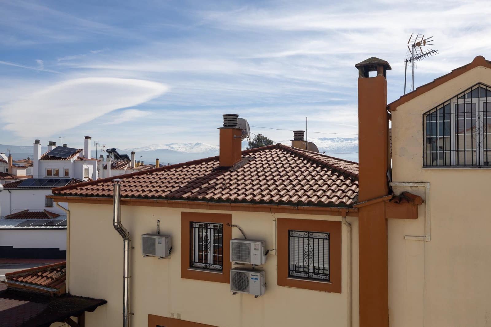 Adosado de 4 habitaciones en Peligros en venta con piscina garaje - 420.000 € (Ref: 10187546)