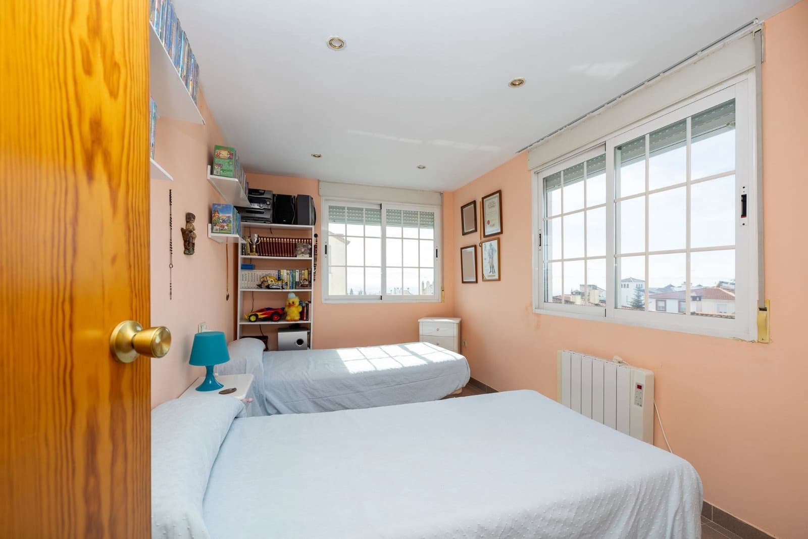 Adosado de 4 habitaciones en Peligros en venta con piscina garaje - 420.000 € (Ref: 10187546)