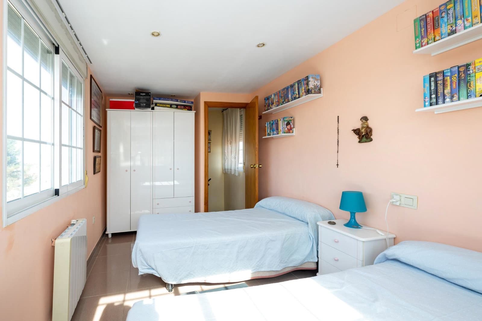 Adosado de 4 habitaciones en Peligros en venta con piscina garaje - 420.000 € (Ref: 10187546)