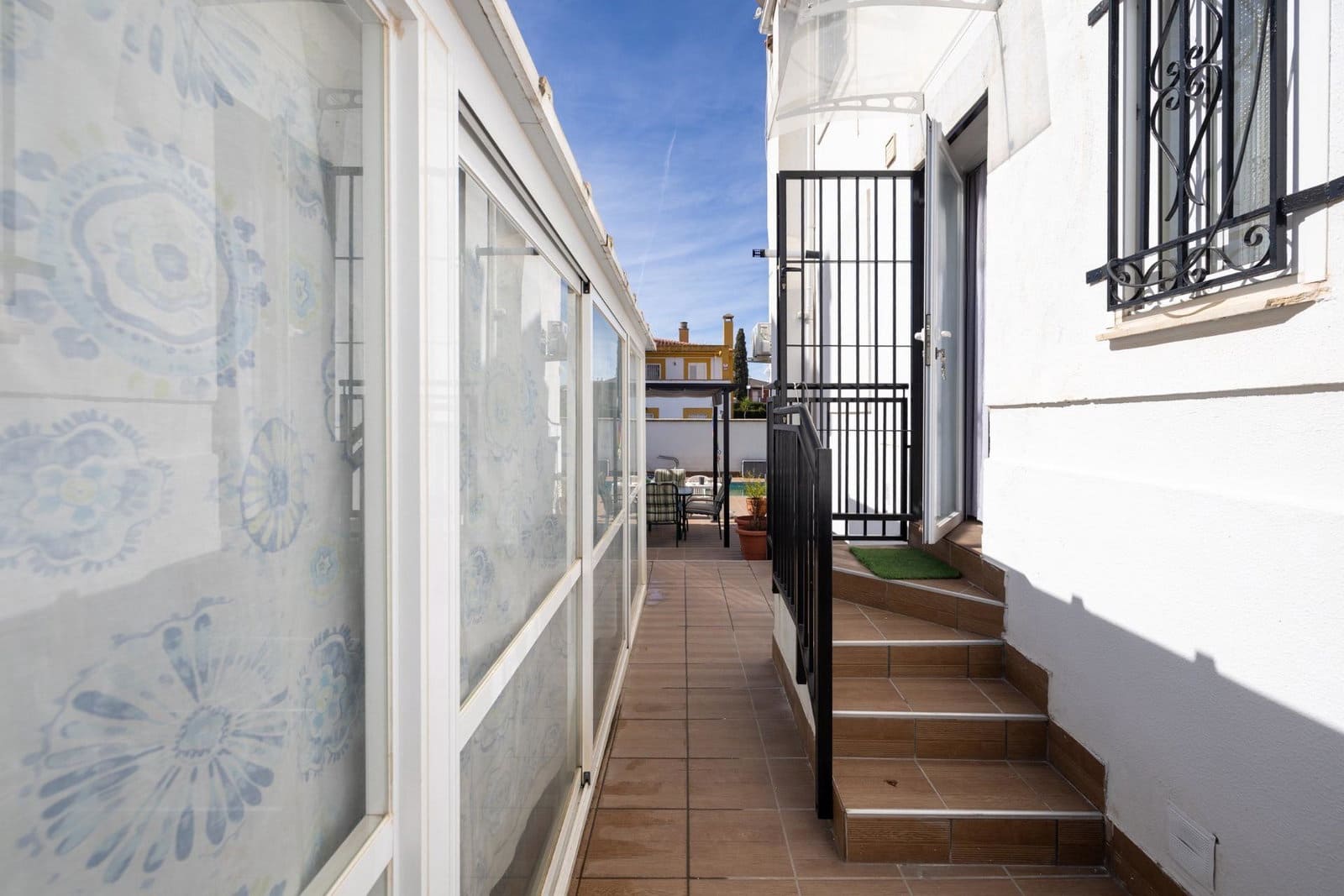 Adosado de 4 habitaciones en Peligros en venta con piscina garaje - 420.000 € (Ref: 10187546)