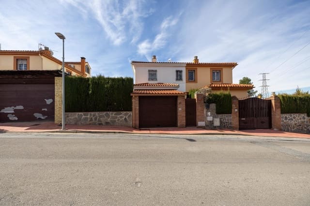 Adosado de 4 habitaciones en Peligros en venta con piscina garaje - 420.000 € (Ref: 10187546)
