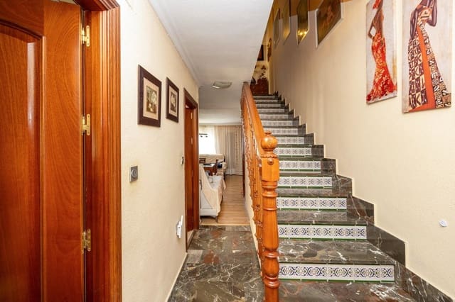 Adosado de 4 habitaciones en Peligros en venta con piscina garaje - 420.000 € (Ref: 10187546)