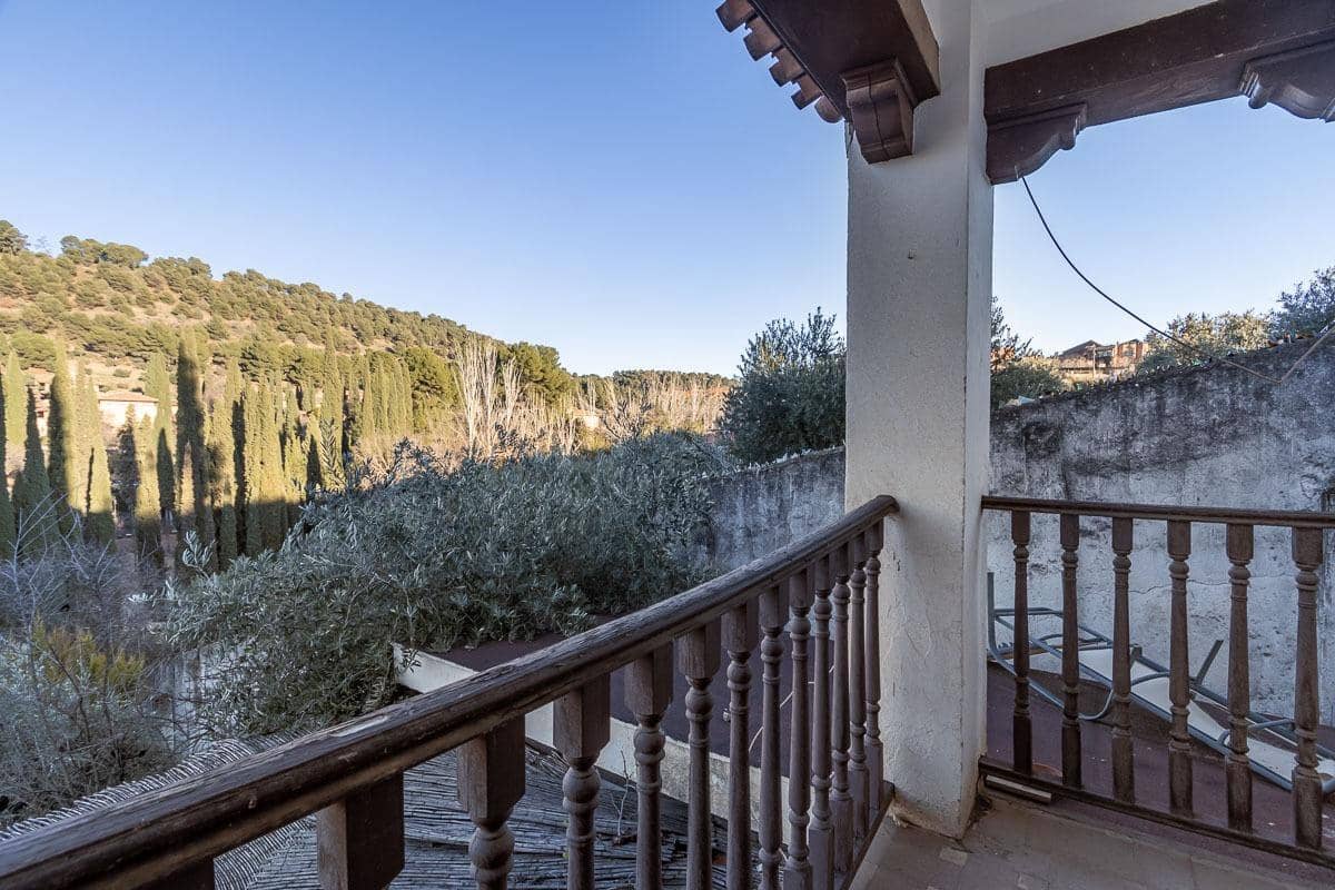 Chalet de 3 habitaciones en Granada ciudad en venta - 700.000 € (Ref: 8184676)