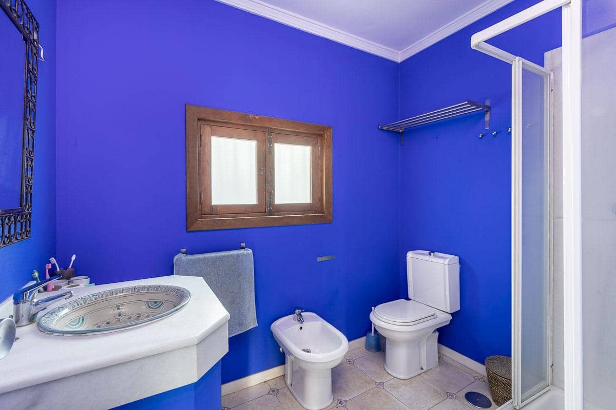 Chalet de 3 habitaciones en Granada ciudad en venta - 700.000 € (Ref: 8184676)