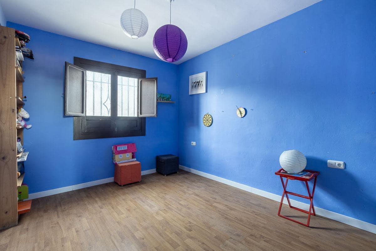 Chalet de 3 habitaciones en Granada ciudad en venta - 700.000 € (Ref: 8184676)