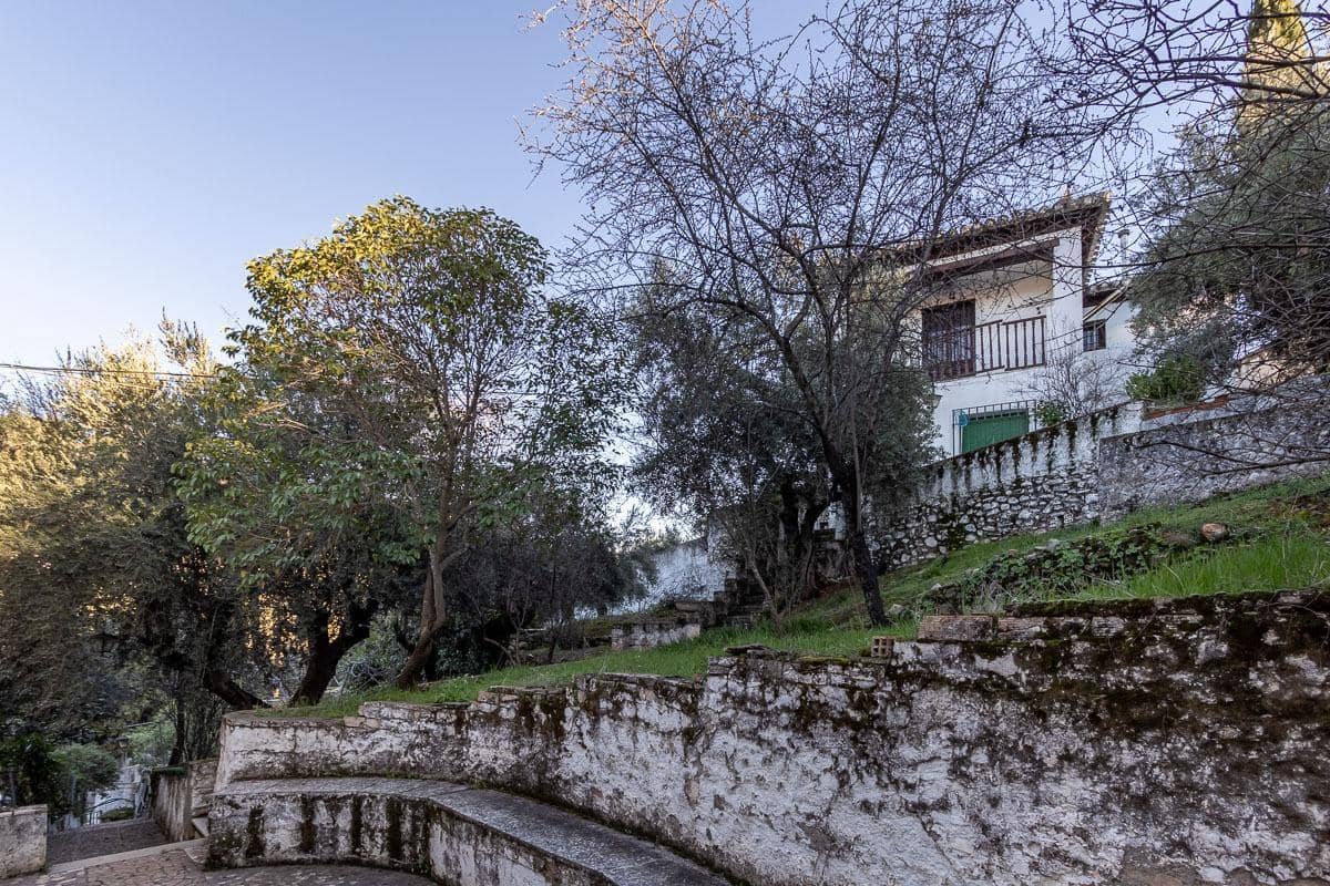 Chalet de 3 habitaciones en Granada ciudad en venta - 700.000 € (Ref: 8184676)