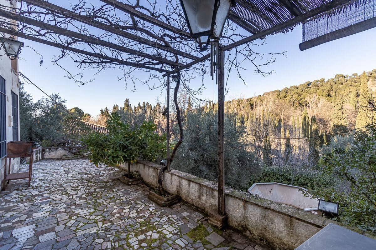 Chalet de 3 habitaciones en Granada ciudad en venta - 700.000 € (Ref: 8184676)