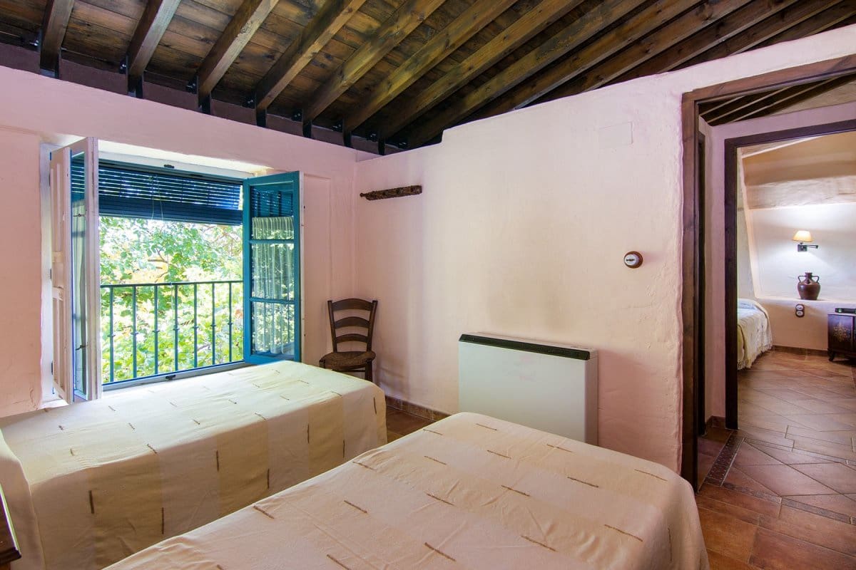 5 Zimmer Villa zu verkaufen in Huetor Tajar mit Pool - 450.000 € (Ref: 8184679)