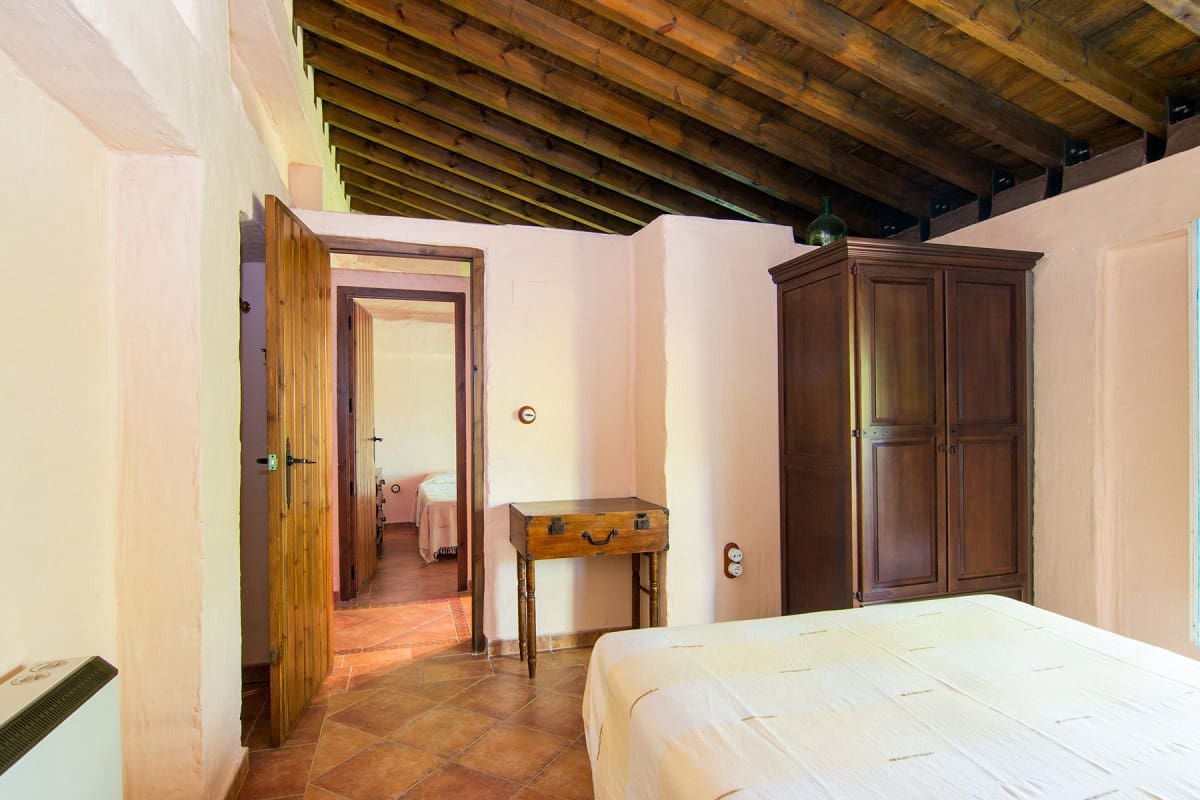 5 Zimmer Villa zu verkaufen in Huetor Tajar mit Pool - 450.000 € (Ref: 8184679)