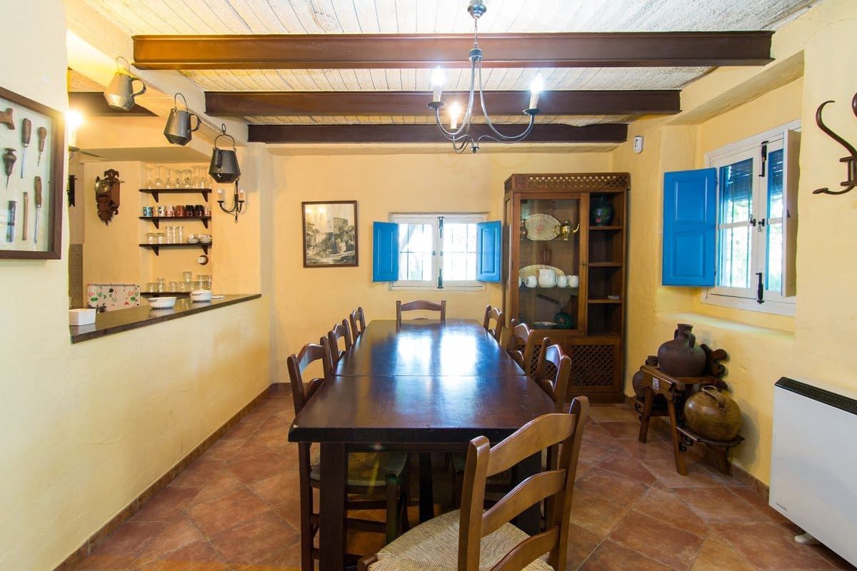 5 Zimmer Villa zu verkaufen in Huetor Tajar mit Pool - 450.000 € (Ref: 8184679)