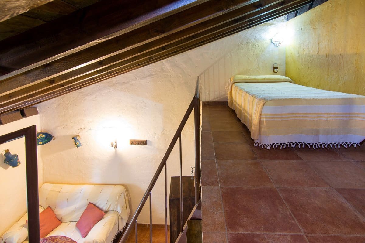 5 Zimmer Villa zu verkaufen in Huetor Tajar mit Pool - 450.000 € (Ref: 8184679)