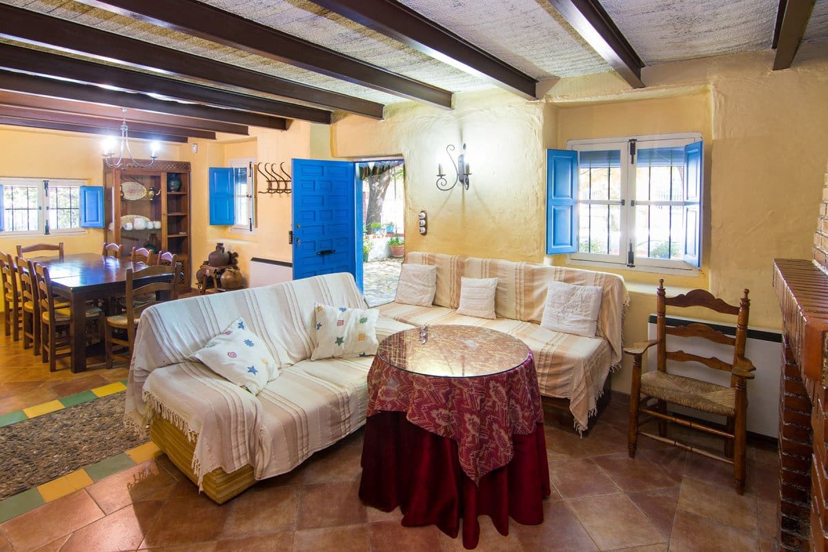 5 Zimmer Villa zu verkaufen in Huetor Tajar mit Pool - 450.000 € (Ref: 8184679)