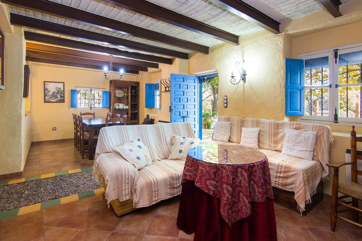 5 Zimmer Villa zu verkaufen in Huetor Tajar mit Pool - 450.000 € (Ref: 8184679)