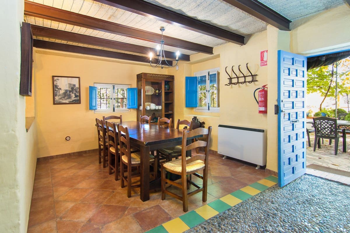 5 Zimmer Villa zu verkaufen in Huetor Tajar mit Pool - 450.000 € (Ref: 8184679)