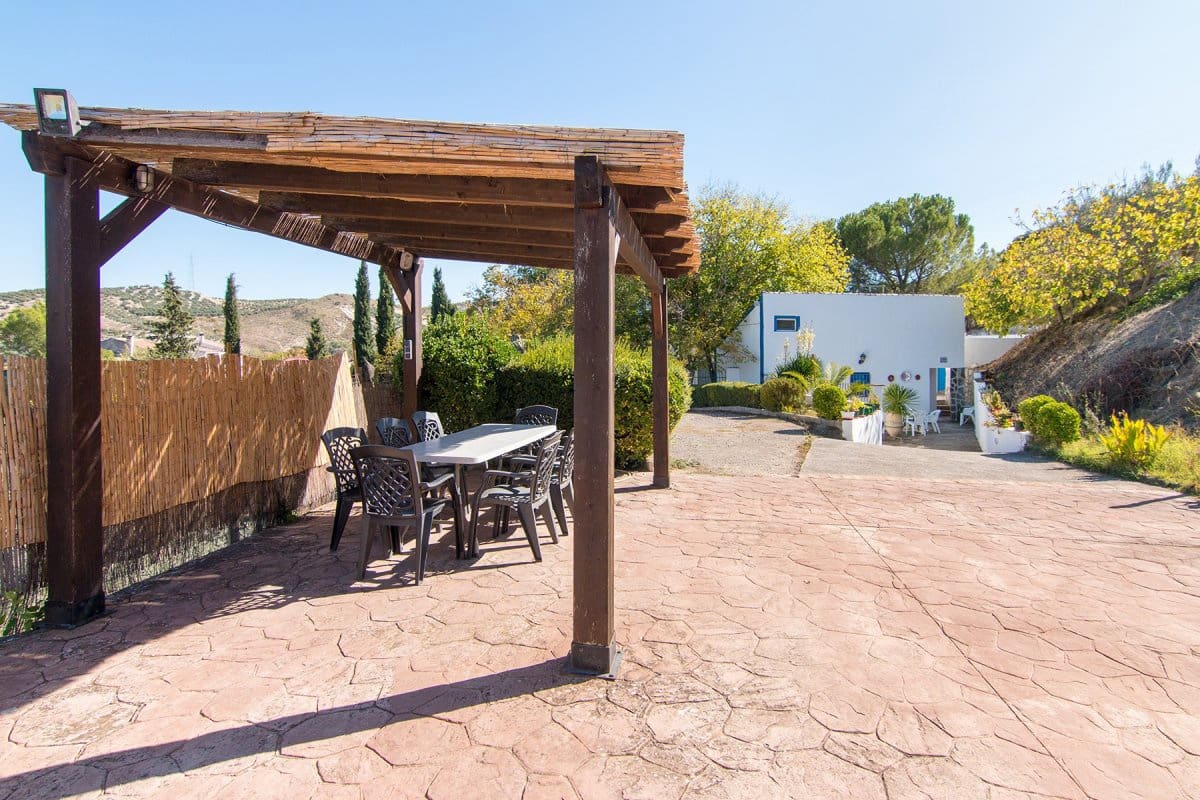 5 Zimmer Villa zu verkaufen in Huetor Tajar mit Pool - 450.000 € (Ref: 8184679)