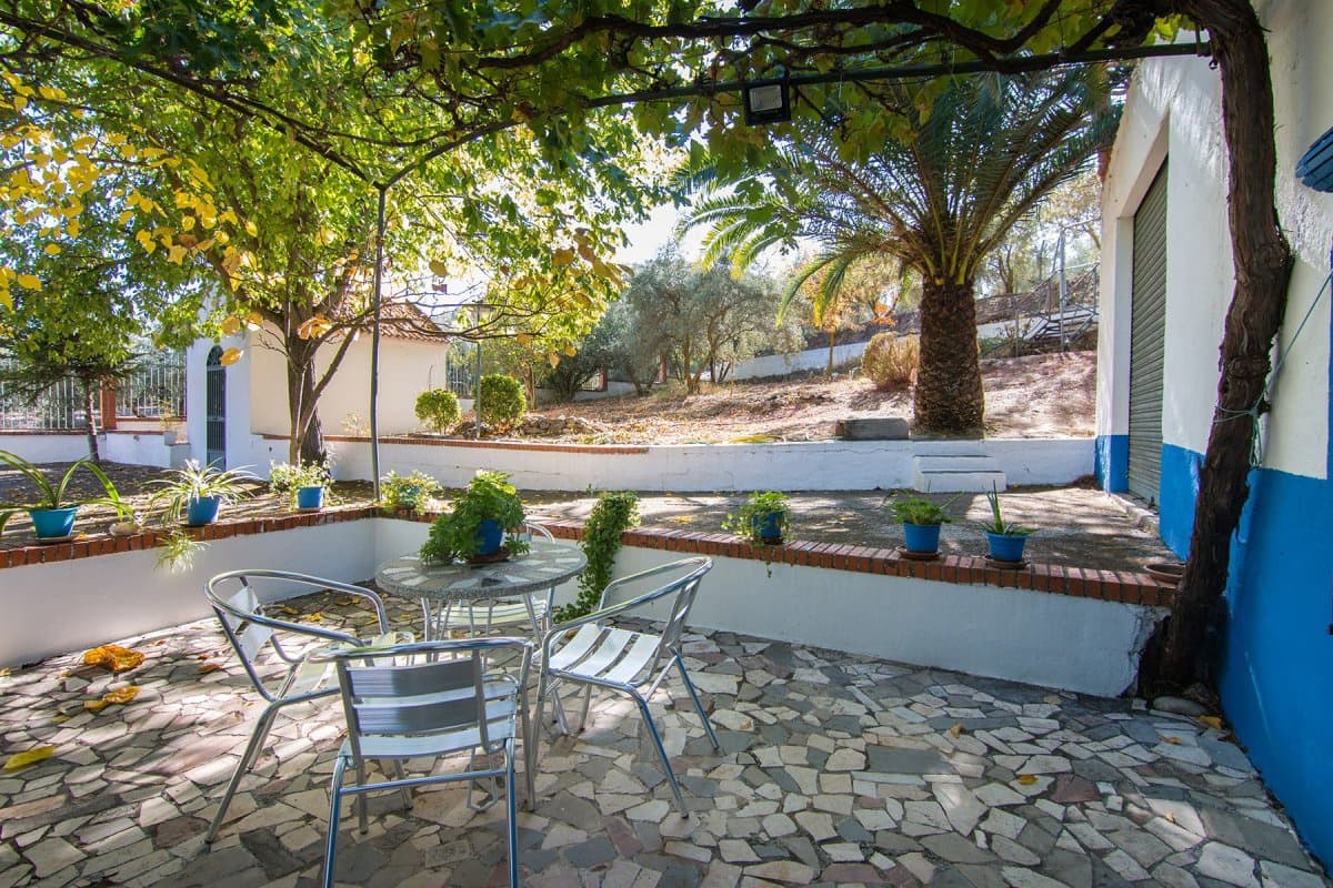 5 Zimmer Villa zu verkaufen in Huetor Tajar mit Pool - 450.000 € (Ref: 8184679)