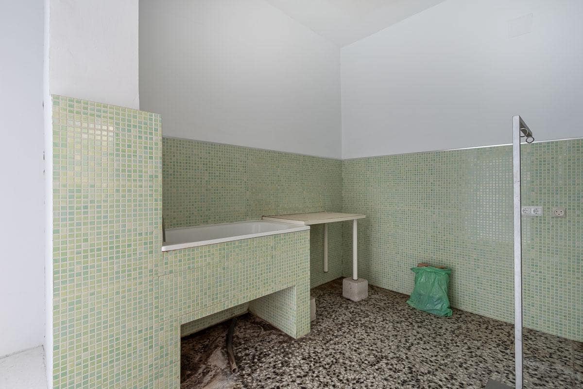 Erhverv til salg i Loja - € 125.000 (Ref: 8184800)