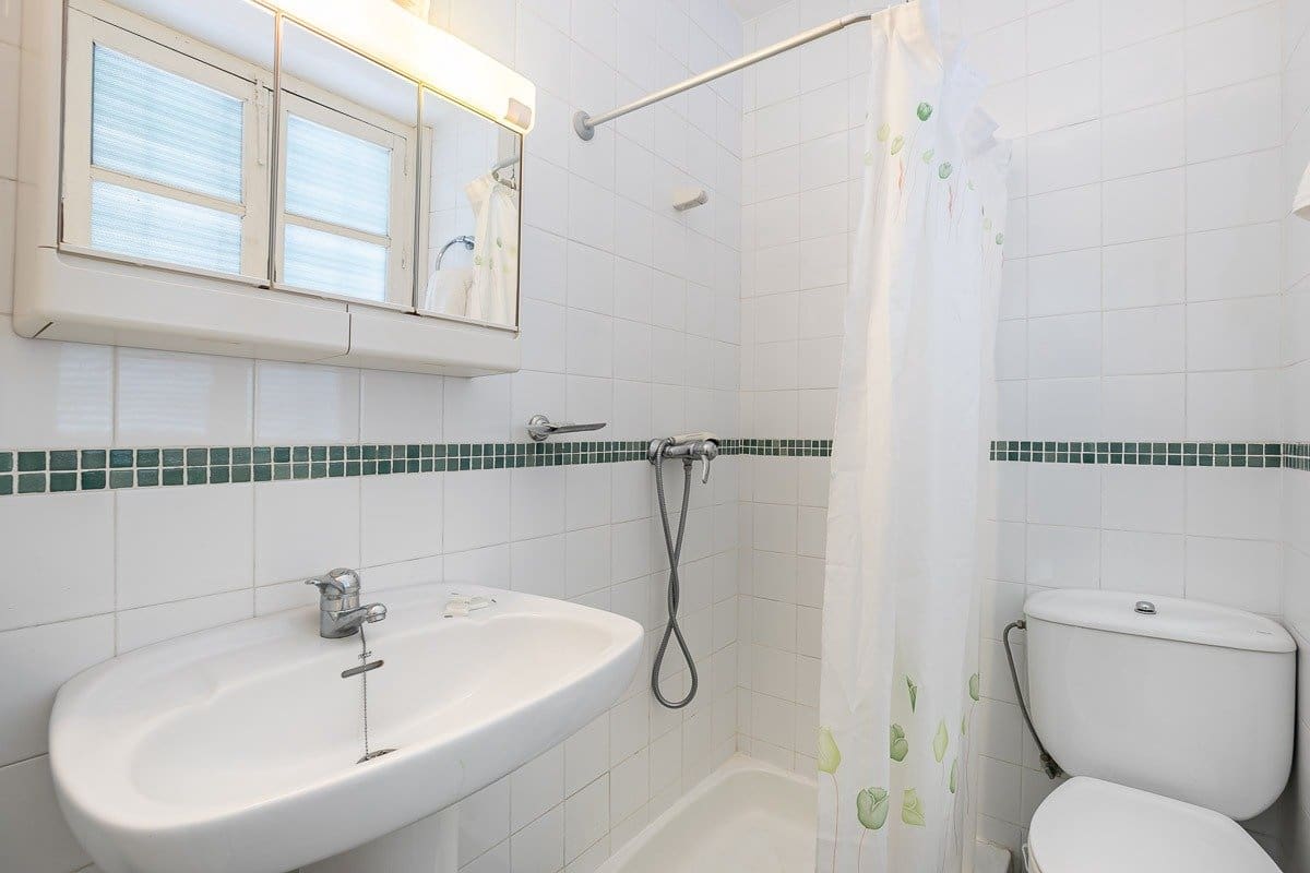 19 soverom Kommersiell til salgs i Lanjaron - € 380 000 (Ref: 8234033)