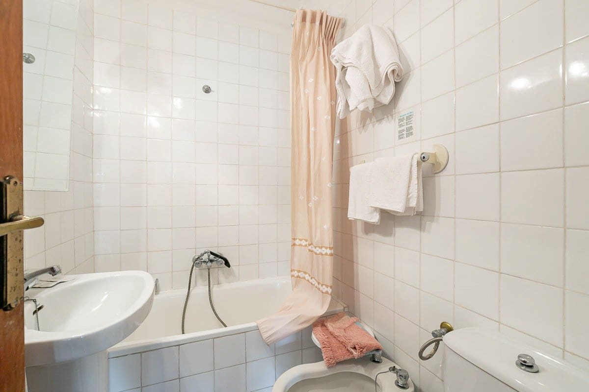 19 soverom Kommersiell til salgs i Lanjaron - € 380 000 (Ref: 8234033)