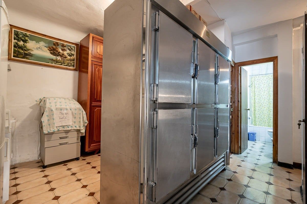 19 soverom Kommersiell til salgs i Lanjaron - € 380 000 (Ref: 8234033)