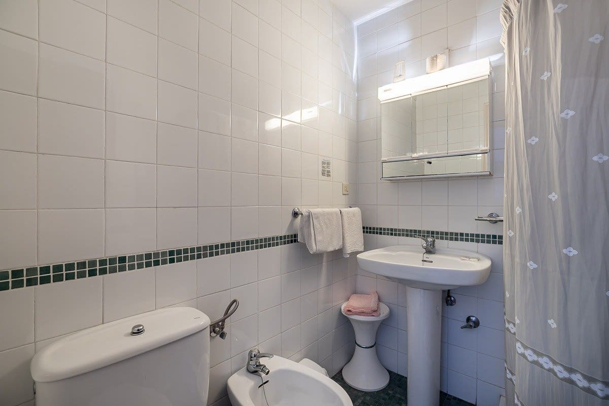 19 soverom Kommersiell til salgs i Lanjaron - € 380 000 (Ref: 8234033)