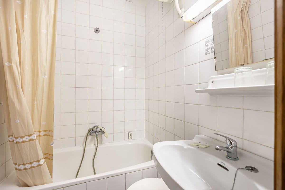 19 soverom Kommersiell til salgs i Lanjaron - € 380 000 (Ref: 8234033)