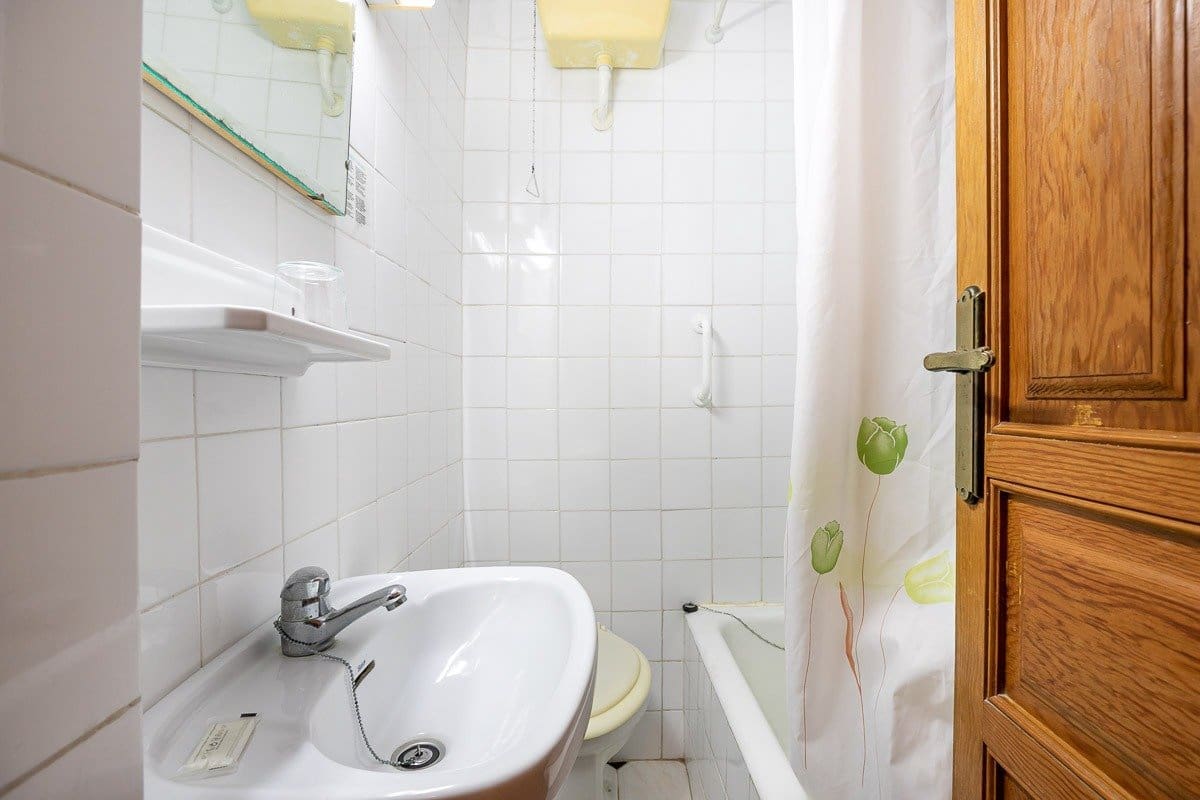 19 soverom Kommersiell til salgs i Lanjaron - € 380 000 (Ref: 8234033)