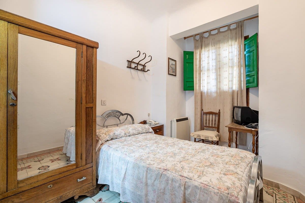 19 soverom Kommersiell til salgs i Lanjaron - € 380 000 (Ref: 8234033)