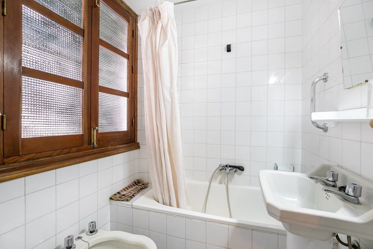 19 soverom Kommersiell til salgs i Lanjaron - € 380 000 (Ref: 8234033)