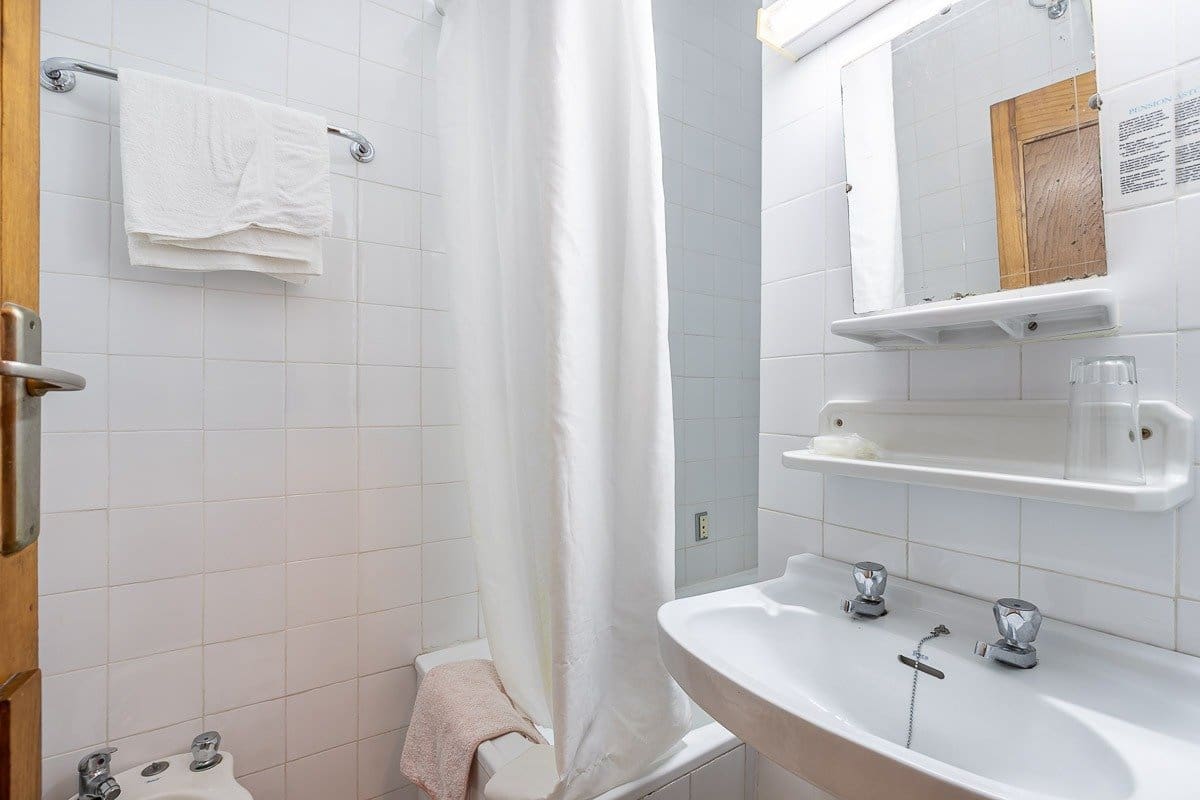 19 soverom Kommersiell til salgs i Lanjaron - € 380 000 (Ref: 8234033)