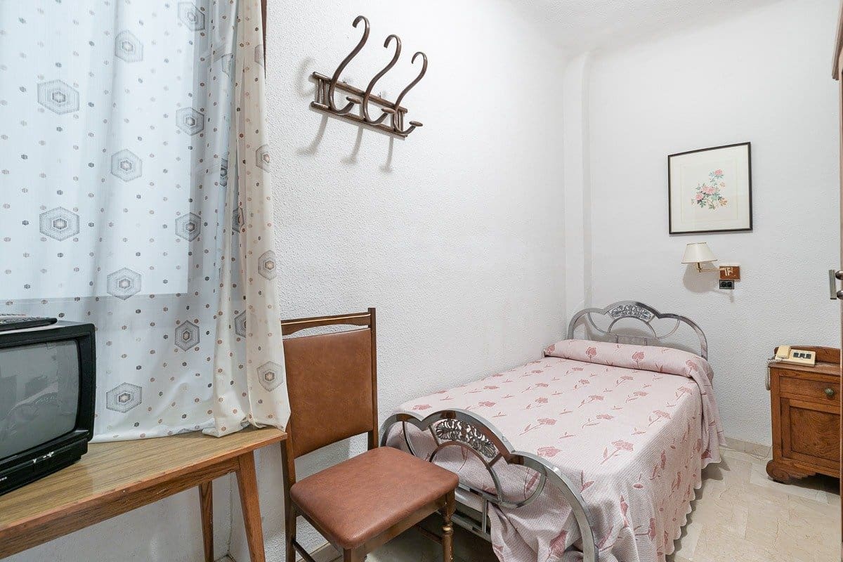 19 soverom Kommersiell til salgs i Lanjaron - € 380 000 (Ref: 8234033)