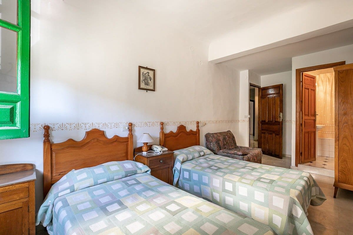 19 soverom Kommersiell til salgs i Lanjaron - € 380 000 (Ref: 8234033)