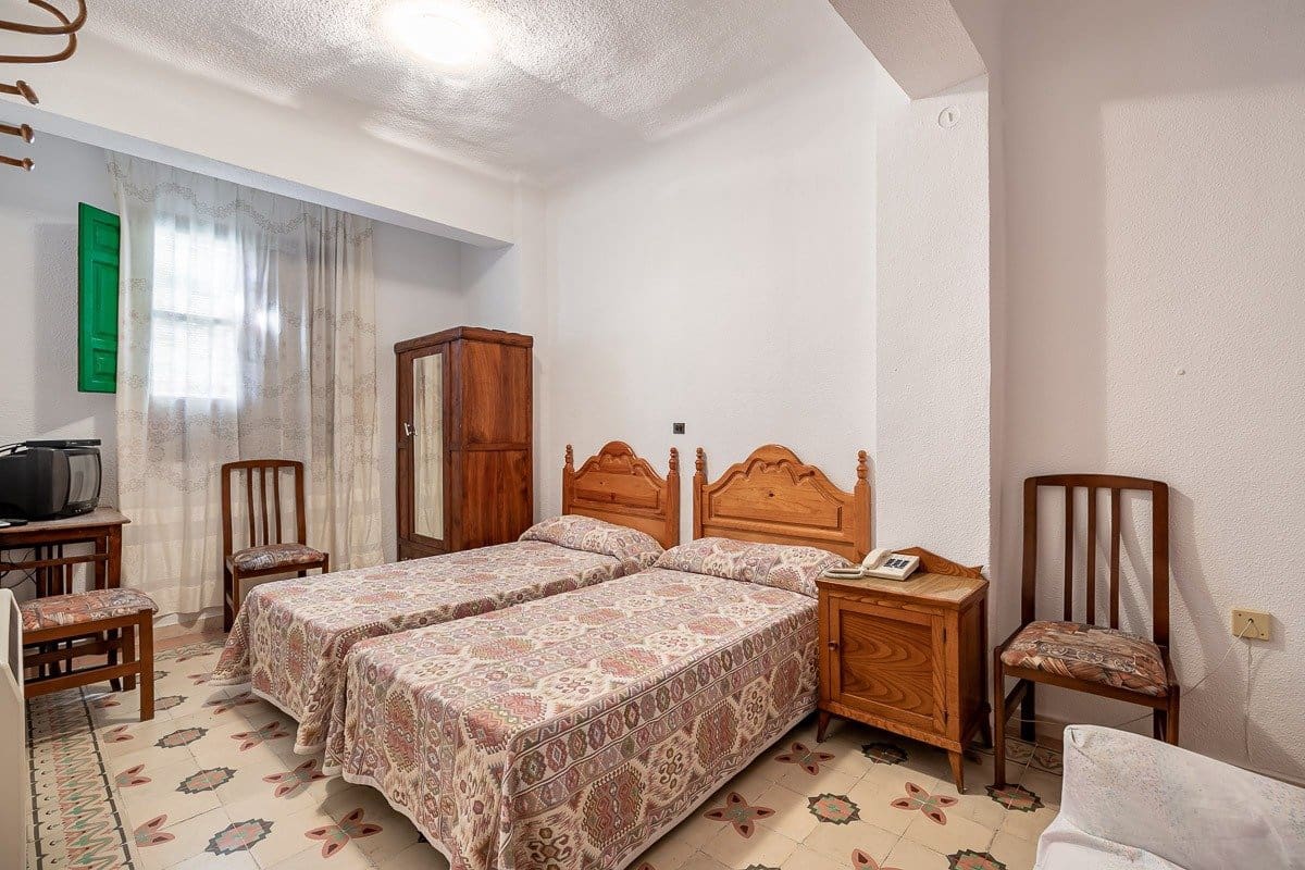 19 soverom Kommersiell til salgs i Lanjaron - € 380 000 (Ref: 8234033)