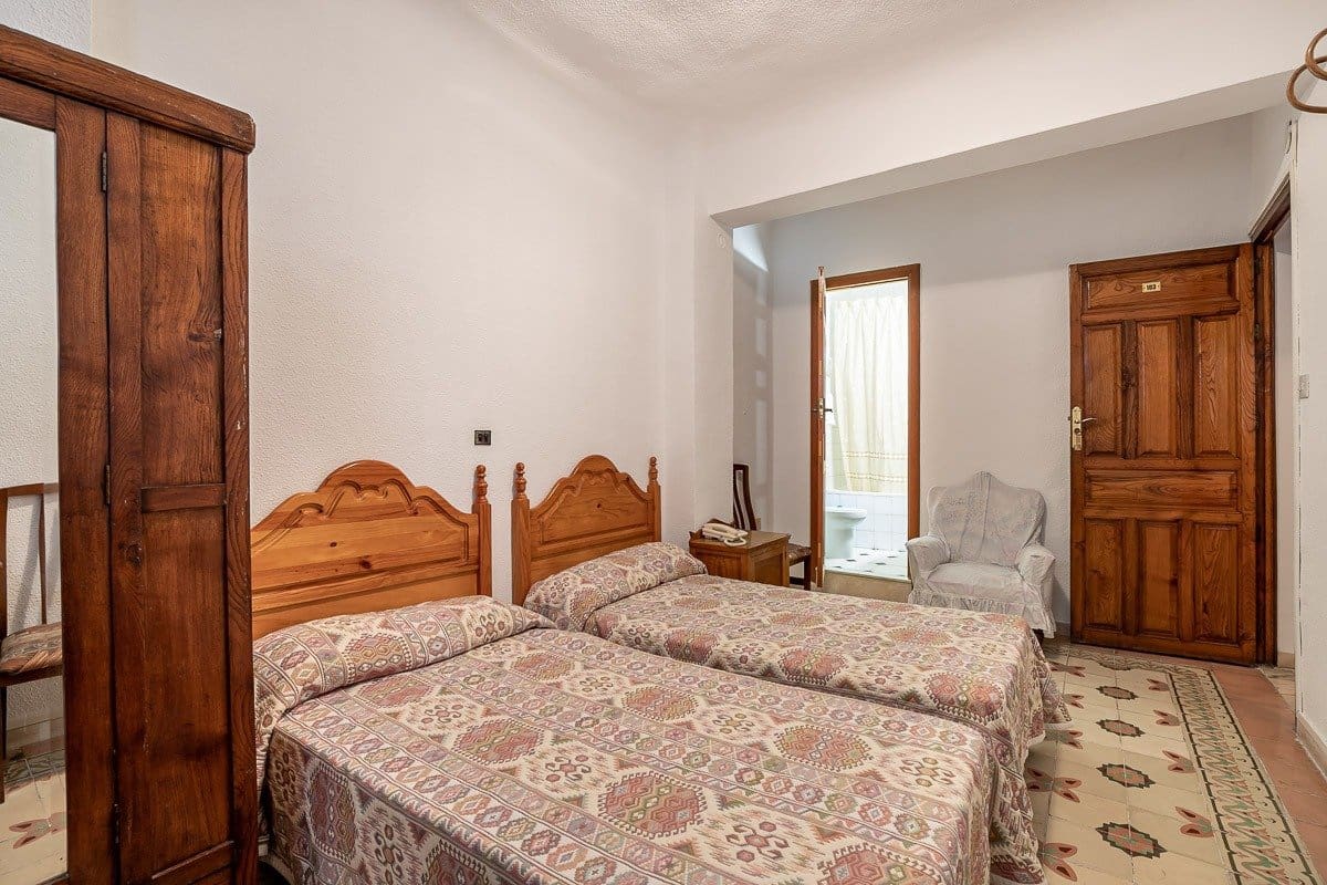 19 soverom Kommersiell til salgs i Lanjaron - € 380 000 (Ref: 8234033)