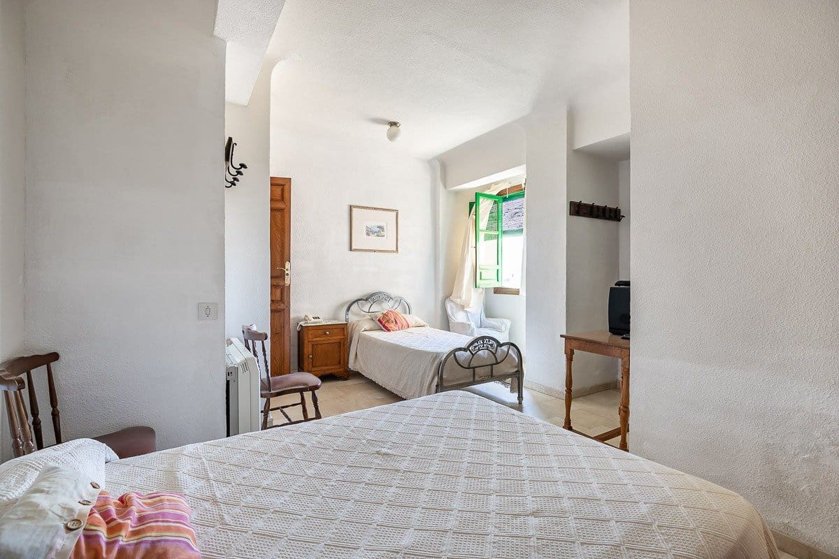 19 soverom Kommersiell til salgs i Lanjaron - € 380 000 (Ref: 8234033)