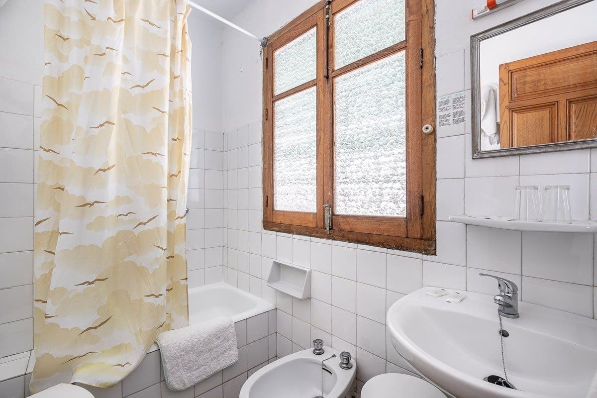 19 soverom Kommersiell til salgs i Lanjaron - € 380 000 (Ref: 8234033)