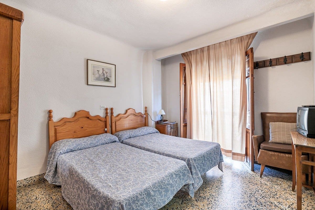 19 soverom Kommersiell til salgs i Lanjaron - € 380 000 (Ref: 8234033)