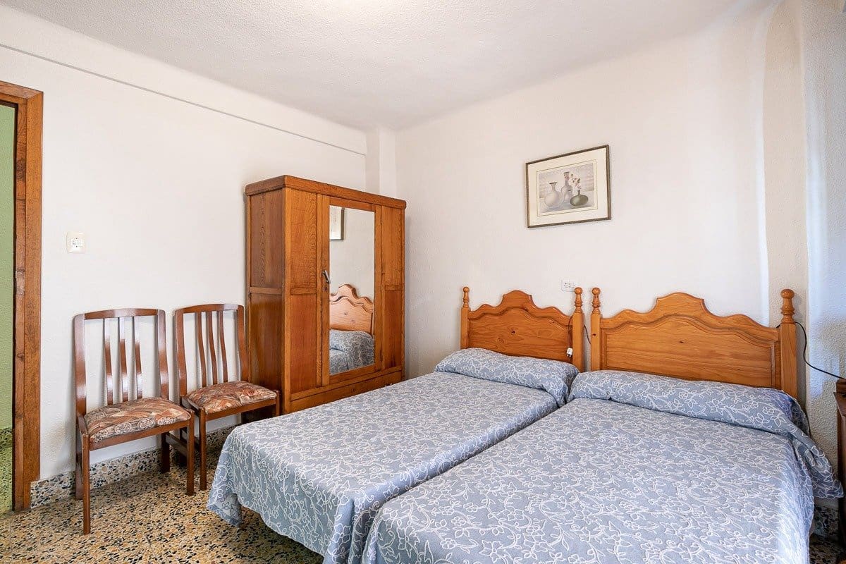 19 soverom Kommersiell til salgs i Lanjaron - € 380 000 (Ref: 8234033)