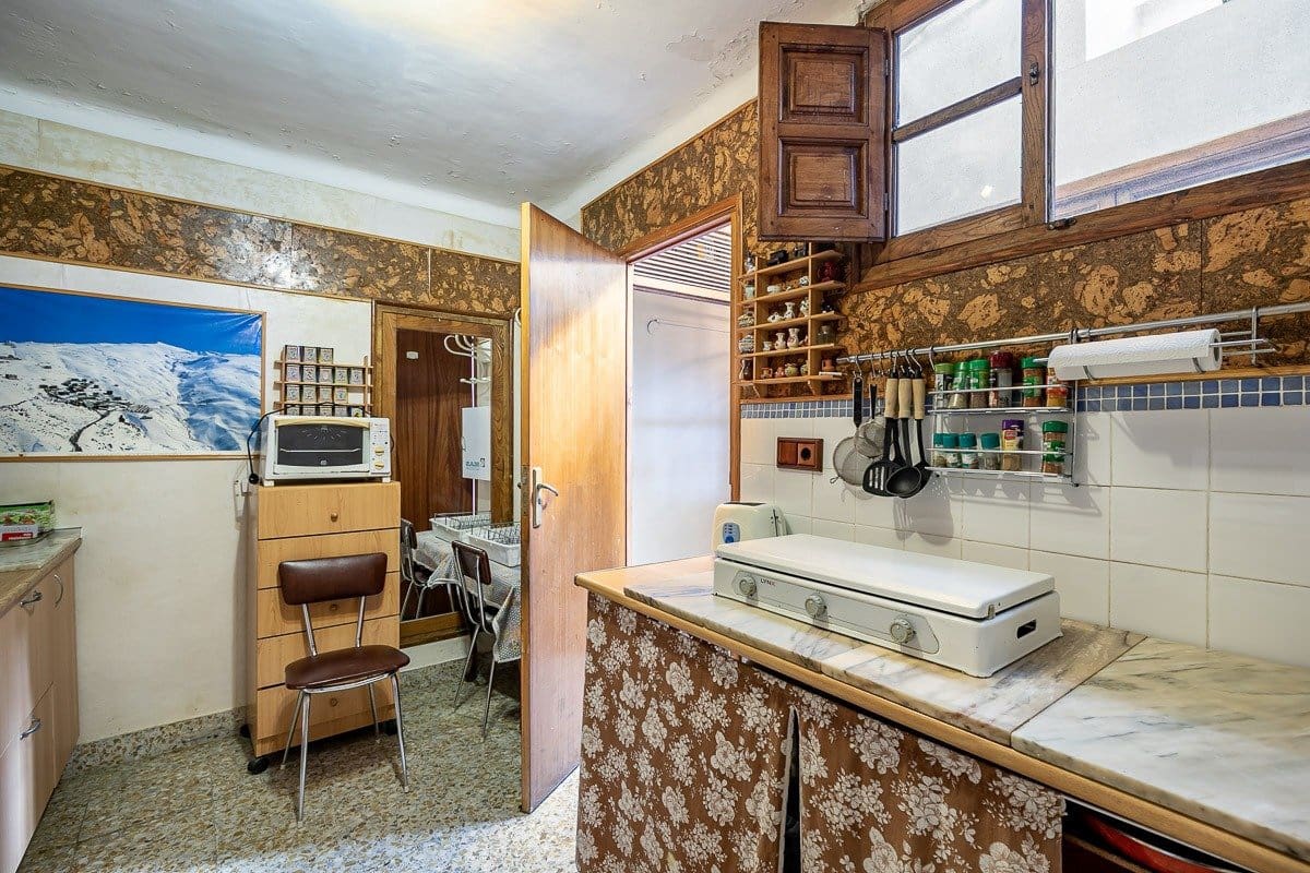 19 soverom Kommersiell til salgs i Lanjaron - € 380 000 (Ref: 8234033)