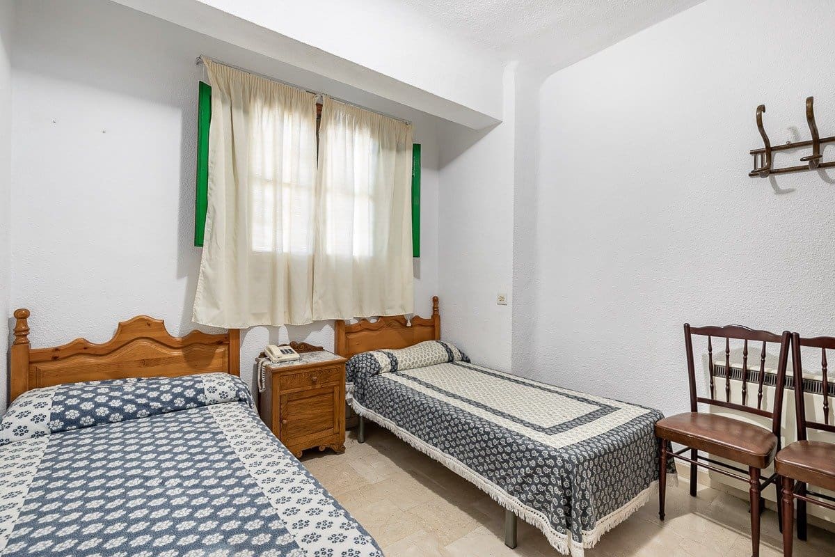 19 soverom Kommersiell til salgs i Lanjaron - € 380 000 (Ref: 8234033)