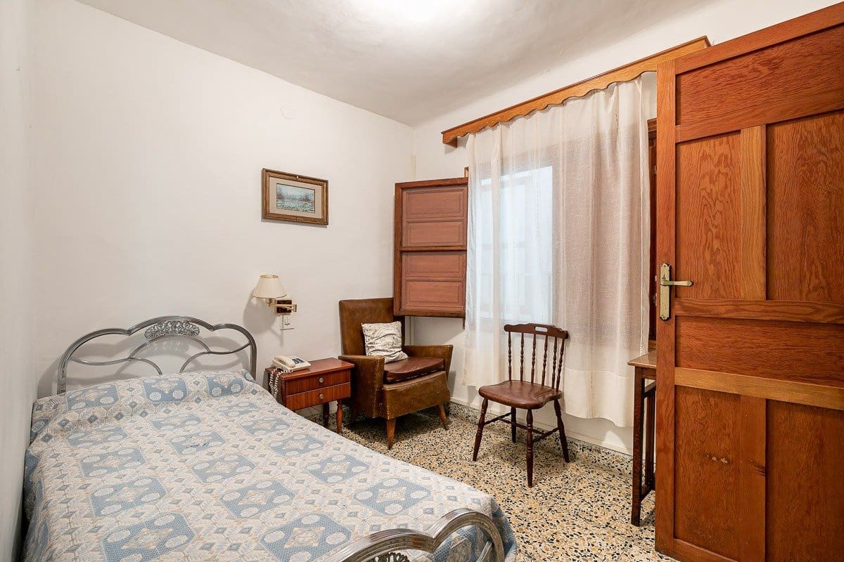 19 soverom Kommersiell til salgs i Lanjaron - € 380 000 (Ref: 8234033)