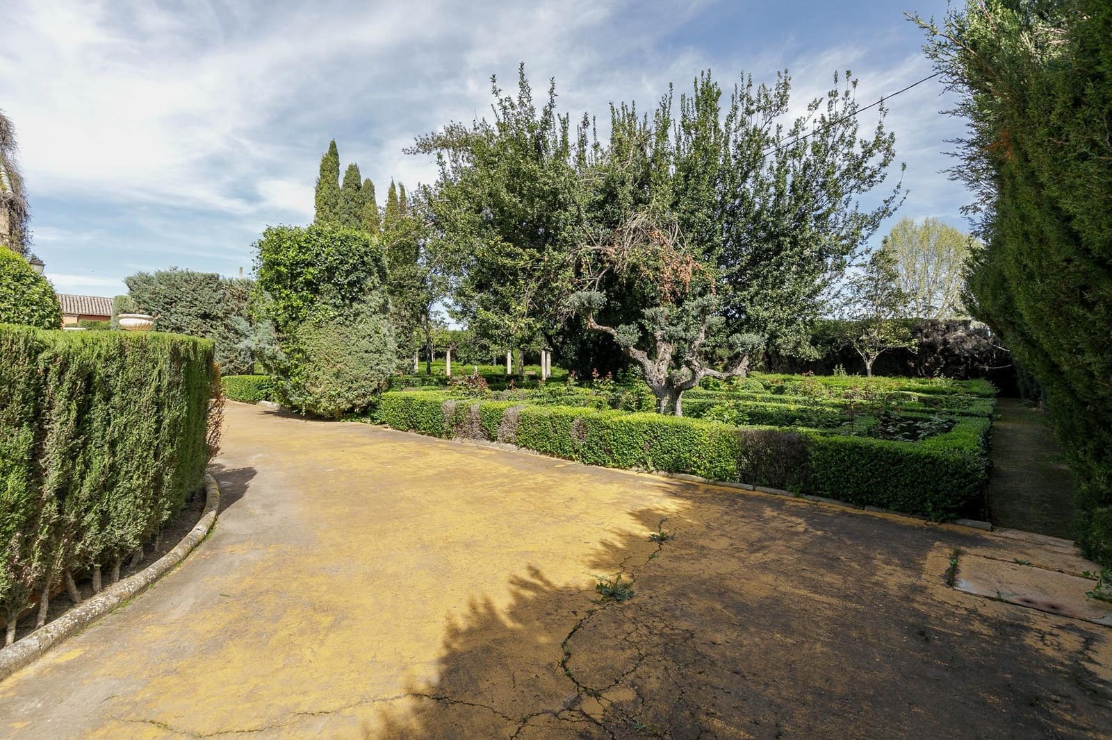 20 soveværelse Finca/Landehus til salg i Fuente Vaqueros med swimmingpool garage - € 3.450.000 (Ref: 8245044)