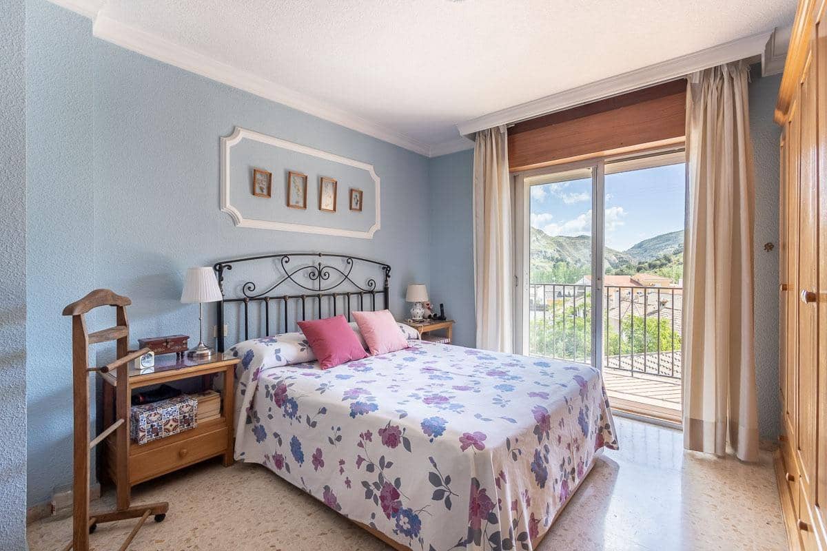 4 quarto Moradia para venda em Pinos Genil com piscina garagem - 339 000 € (Ref: 8318147)