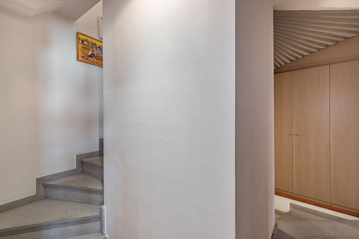 3 soveværelse Villa til salg i Granada by med garage - € 690.000 (Ref: 8418004)