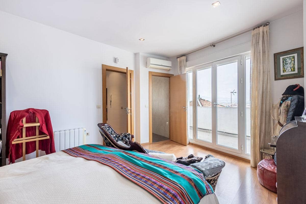 3 soveværelse Villa til salg i Granada by med garage - € 690.000 (Ref: 8418004)