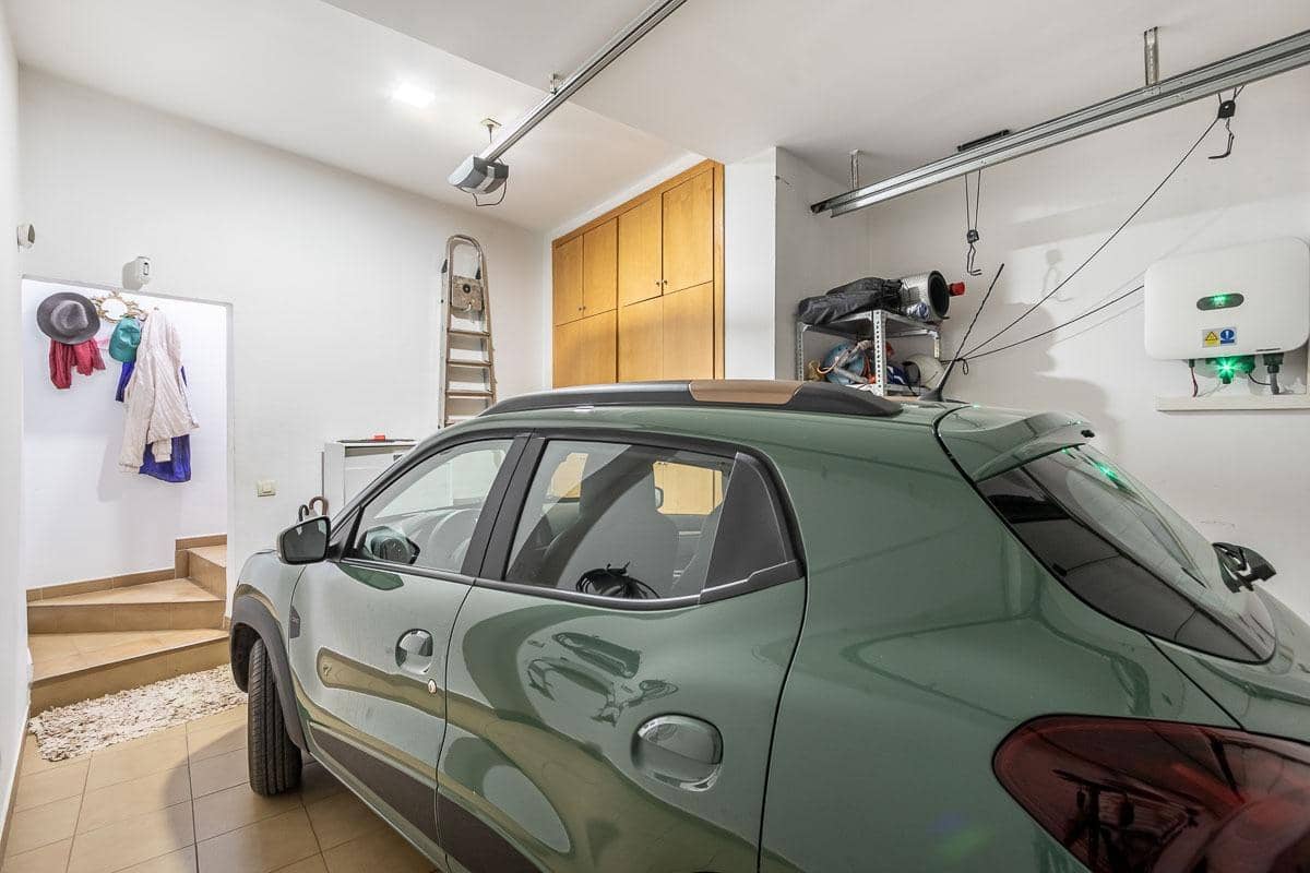 3 soveværelse Villa til salg i Granada by med garage - € 690.000 (Ref: 8418004)