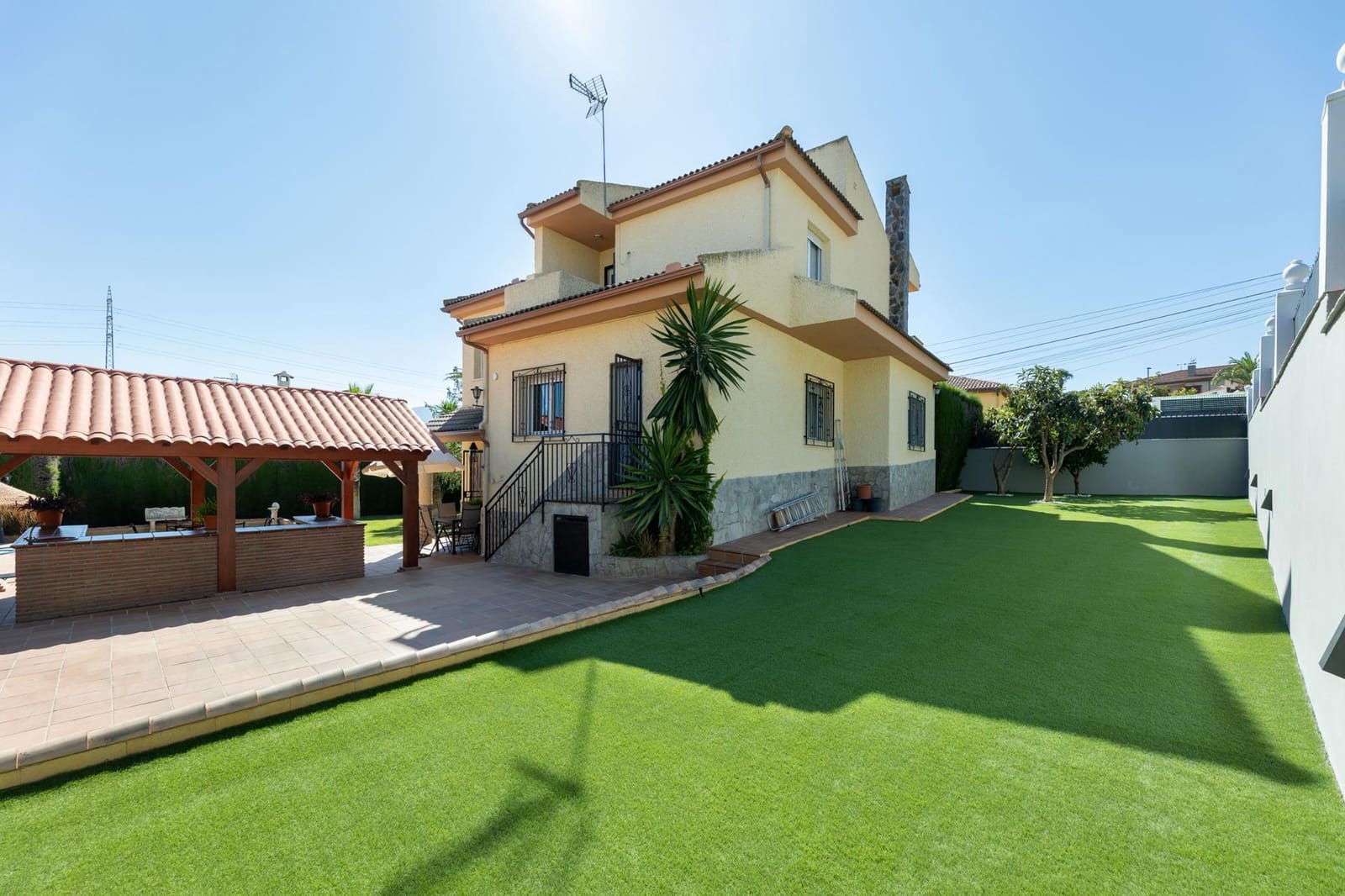 3 bedroom Villa for sale in Otura with pool garage - € 370,000 (Ref: 8419809)