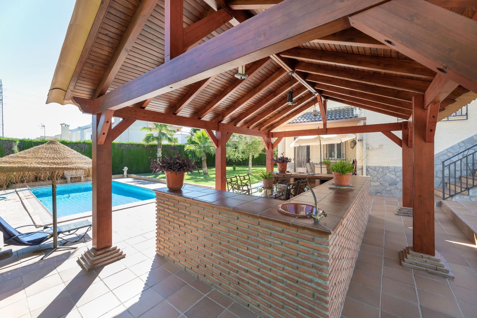 3 bedroom Villa for sale in Otura with pool garage - € 370,000 (Ref: 8419809)