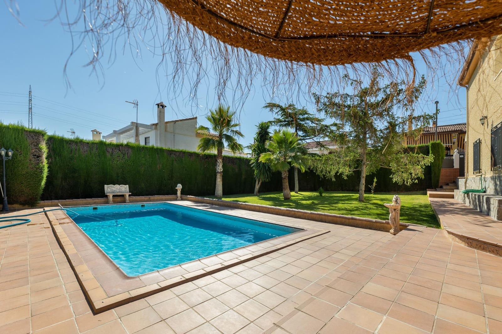 3 bedroom Villa for sale in Otura with pool garage - € 370,000 (Ref: 8419809)