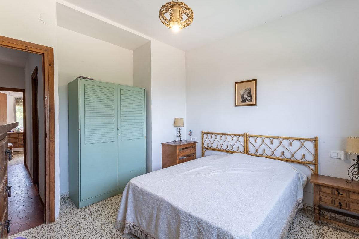 6 bedroom Villa for sale in Dilar with garage - € 350,000 (Ref: 8437144)